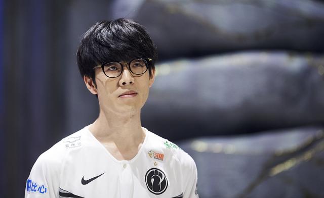 他不仅倾向 他不仅倾向